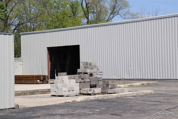 420 W 5th St, Clare, MI 48617